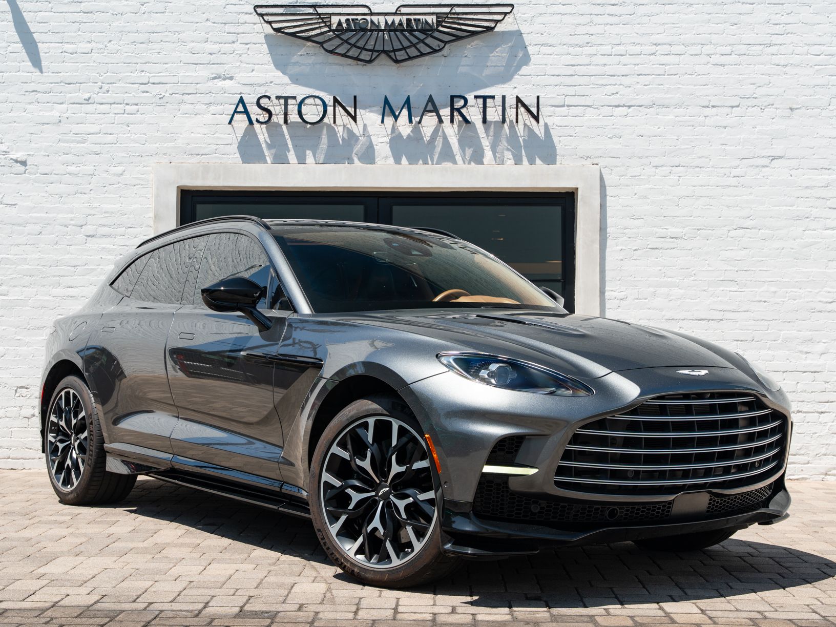 aston martin dbx 2023 SD7VUJBW3PTV07517 image aston martin dbx 2023 SD7VUJBW3PTV07517 image